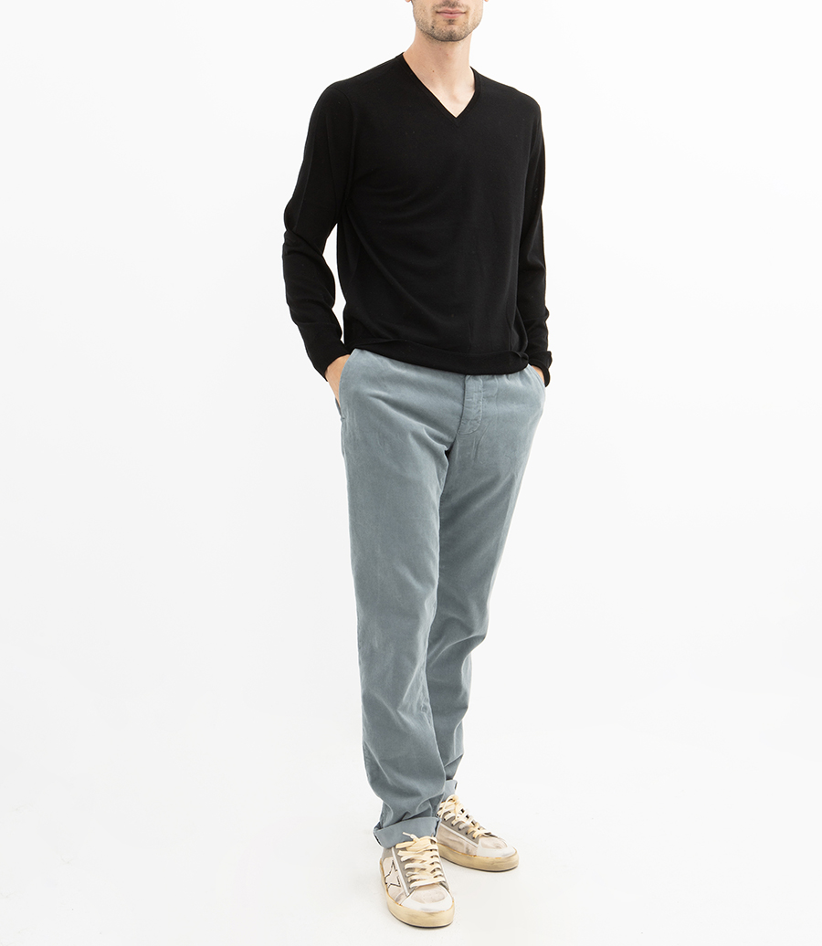 MERINO VEE NECK SWEATER