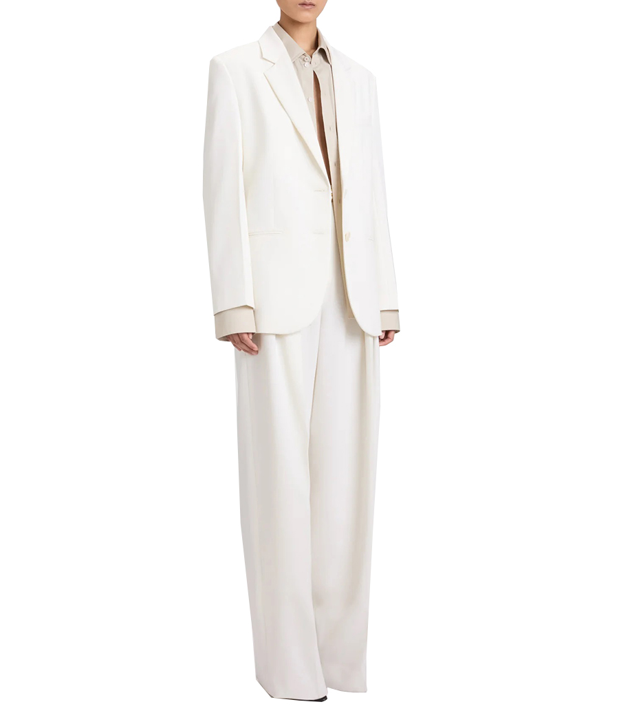 CLASSIC TAILORED JACKET