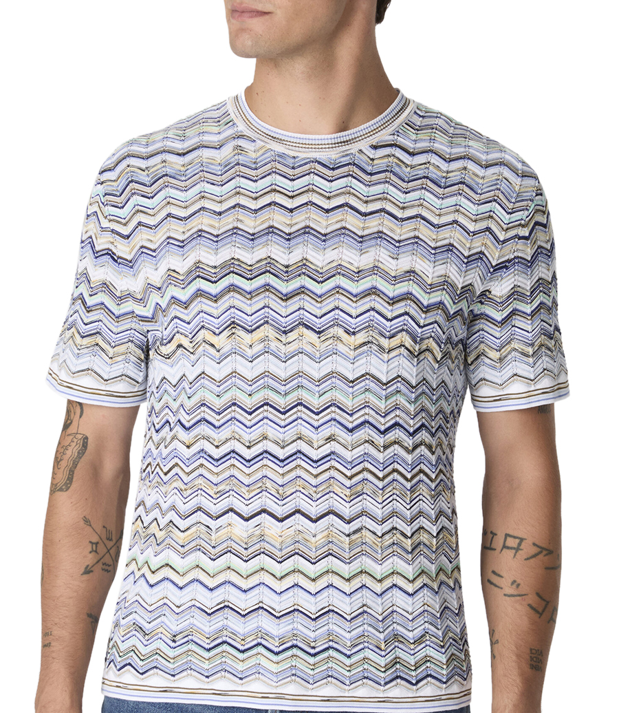 CHEVRON PATTERN SS T-SHIRT