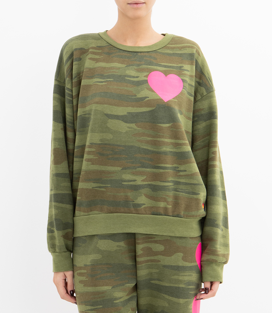 HEART PRINT CREW SWEATSHIRT RELAXED