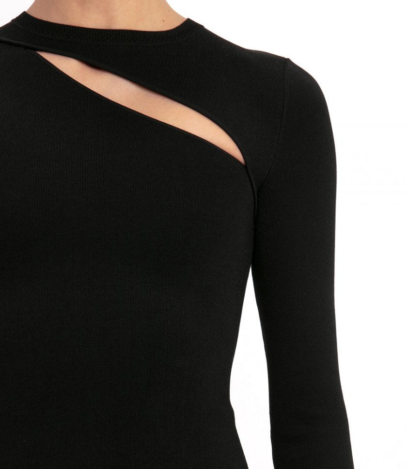 VB BODY FRONT SLASH CREW NECK TOP