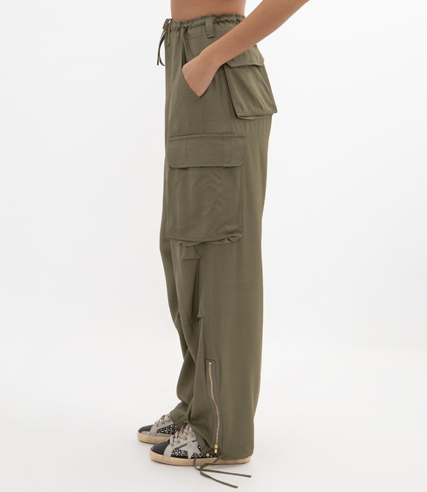 WOMEN’S OLIVE-COLORED VISCOSE CARGO PANTS