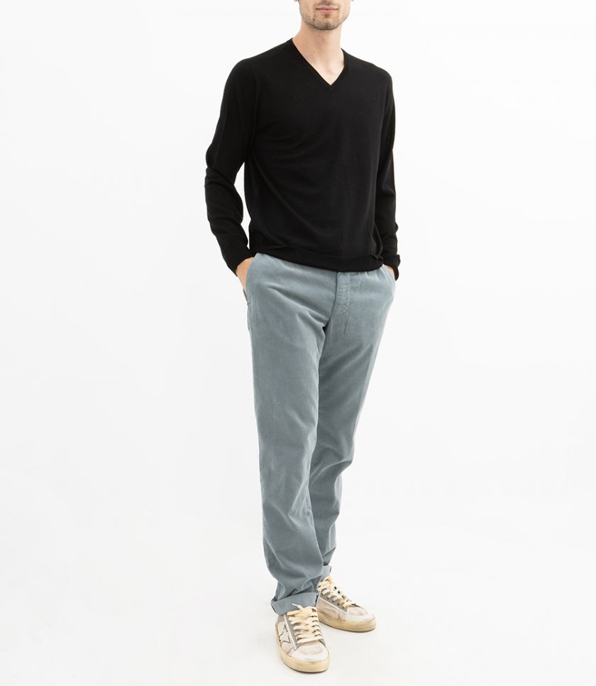 MERINO VEE NECK SWEATER